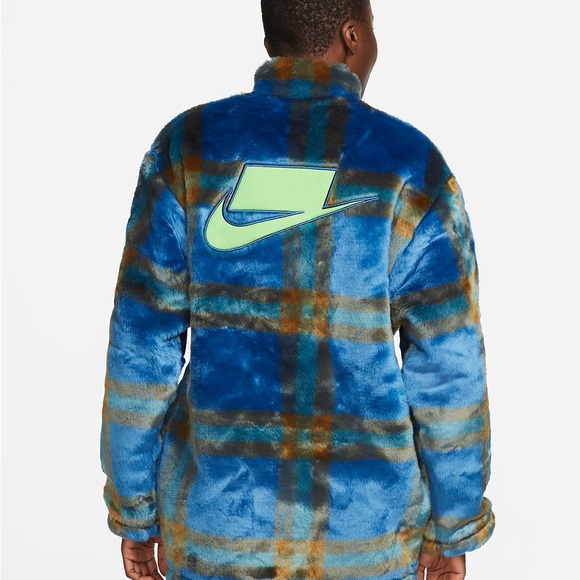 NwT Nike Sportswear Women's Oversized Faux Fur Jacket Plaid - Picture 3 of 9